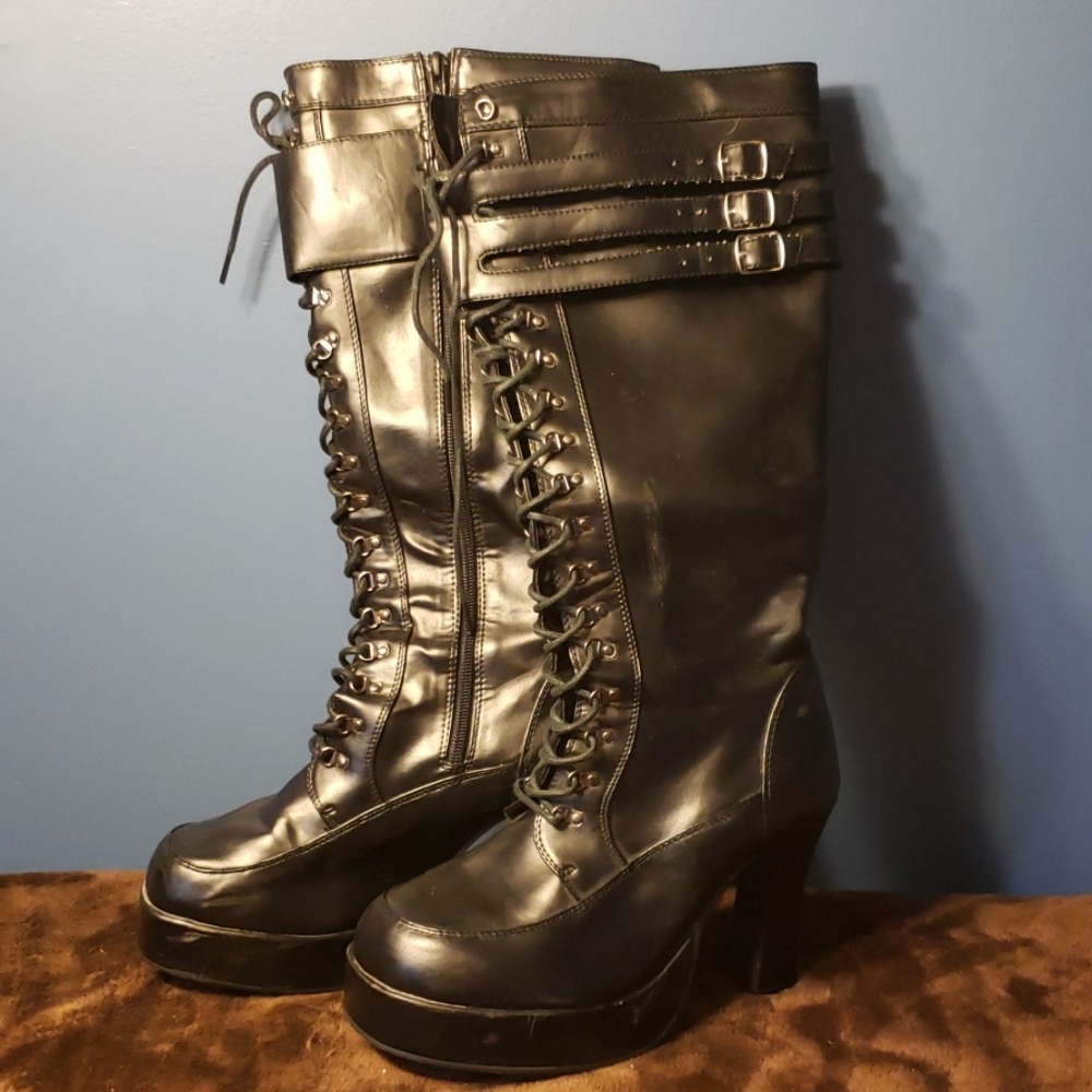 T.u.k. boots size 9